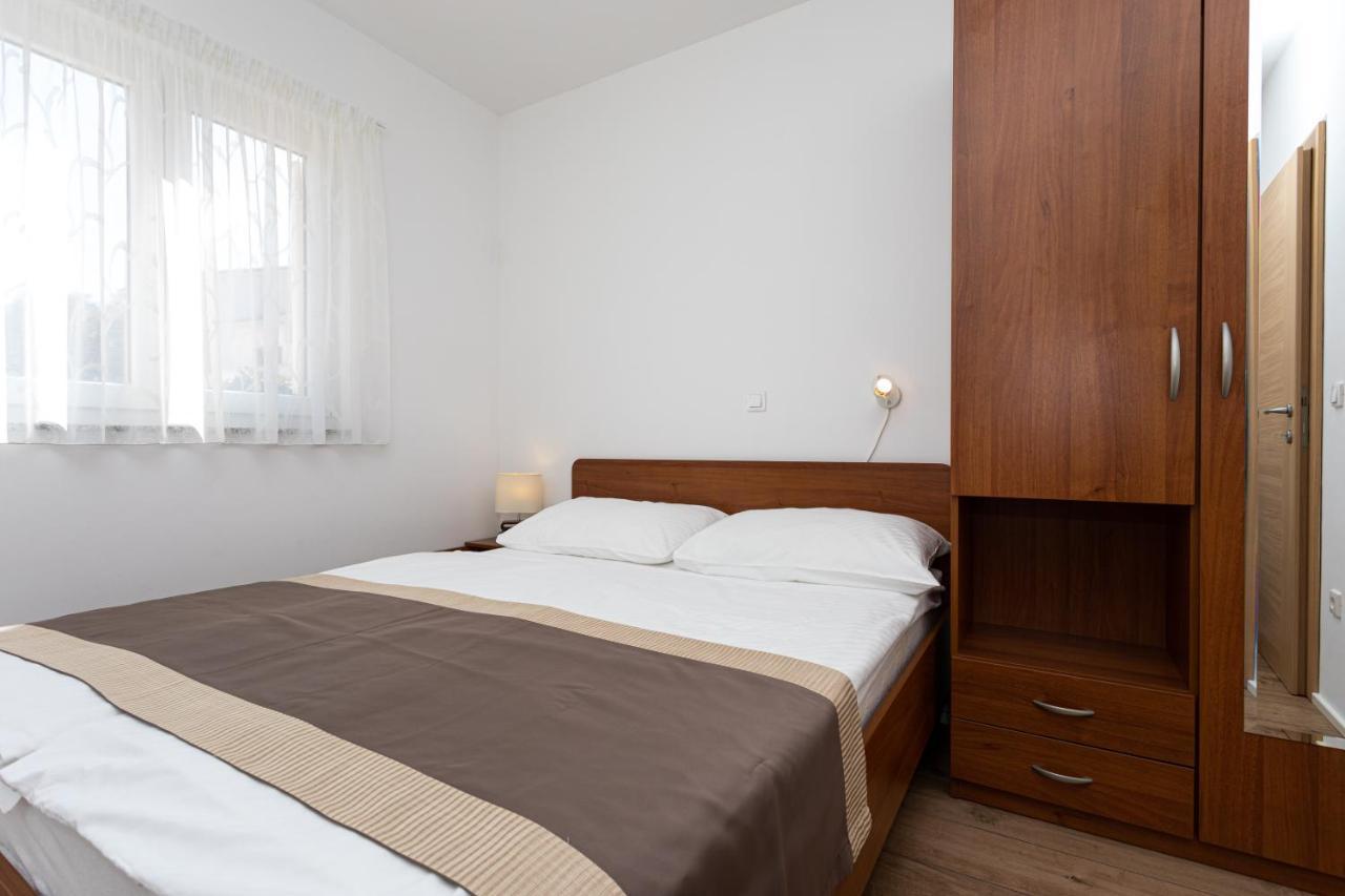 Apartments Crnekovic V Башка Екстер'єр фото