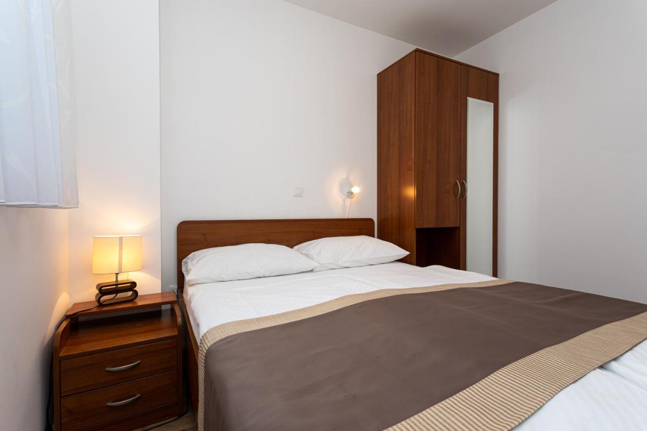 Apartments Crnekovic V Башка Екстер'єр фото