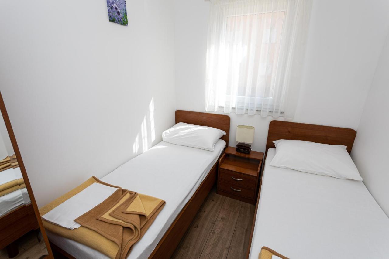 Apartments Crnekovic V Башка Екстер'єр фото