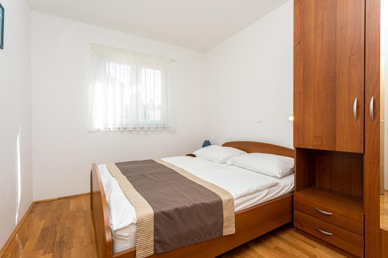 Apartments Crnekovic V Башка Екстер'єр фото