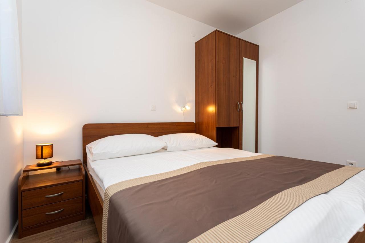 Apartments Crnekovic V Башка Екстер'єр фото