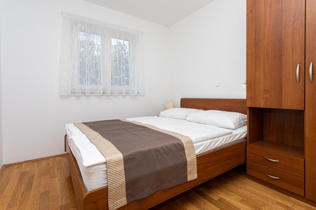 Apartments Crnekovic V Башка Екстер'єр фото