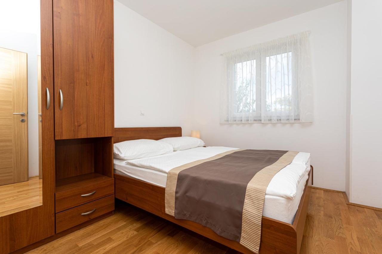 Apartments Crnekovic V Башка Екстер'єр фото