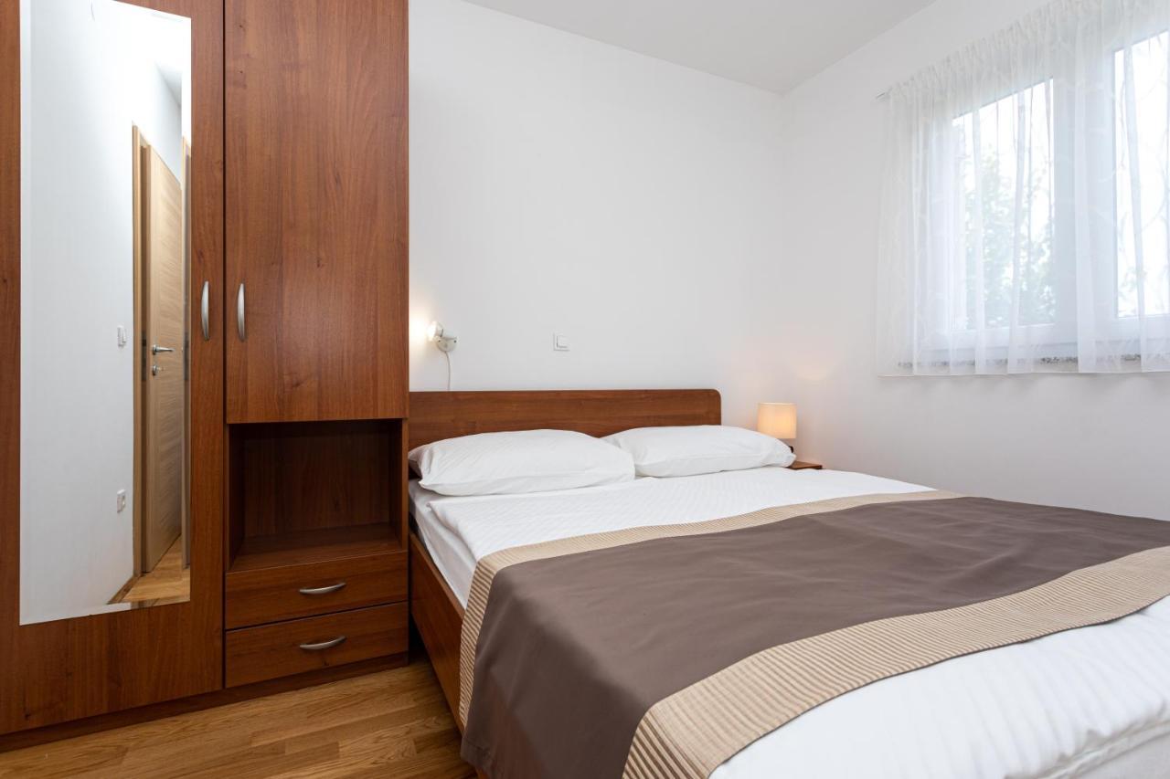 Apartments Crnekovic V Башка Екстер'єр фото