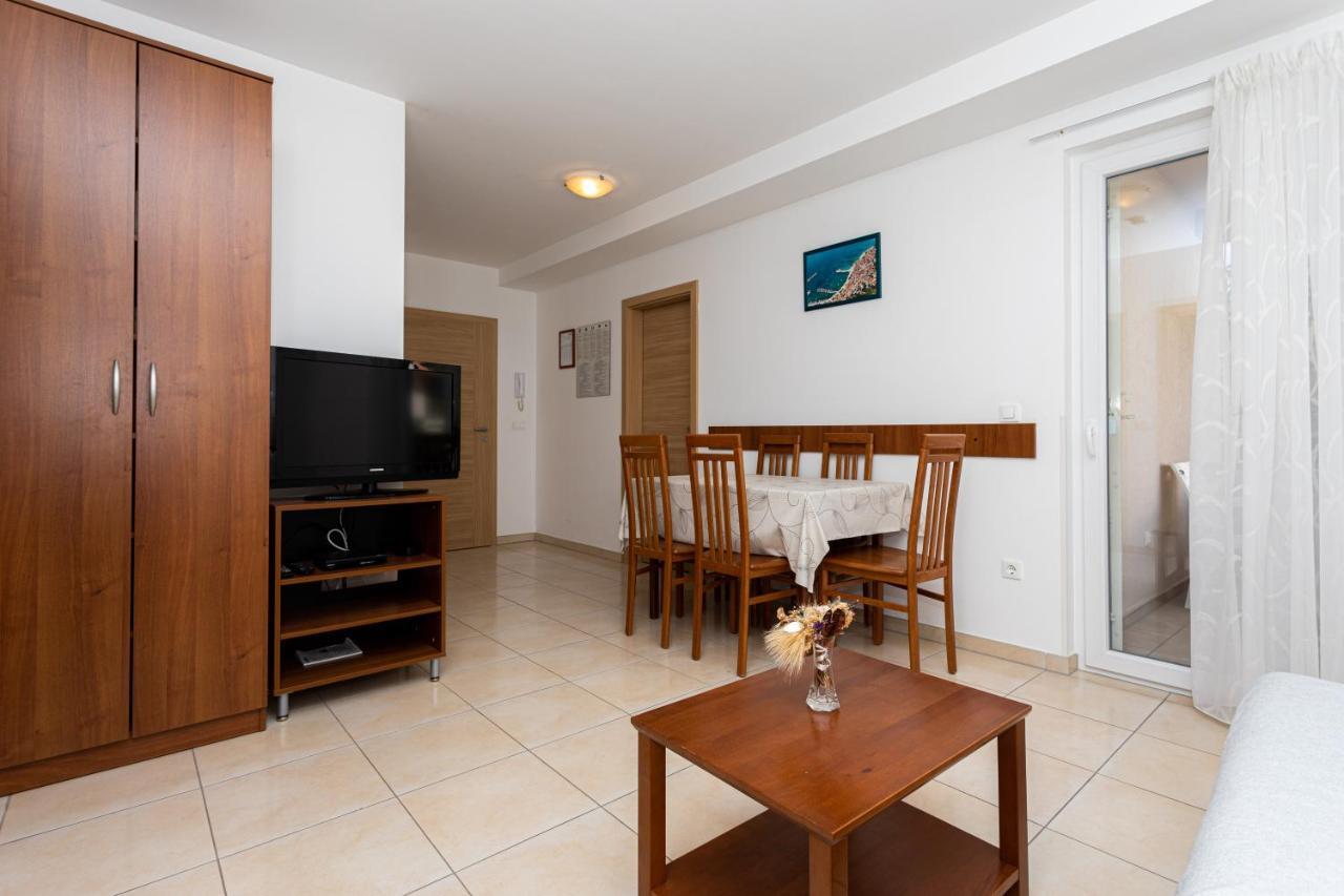 Apartments Crnekovic V Башка Екстер'єр фото