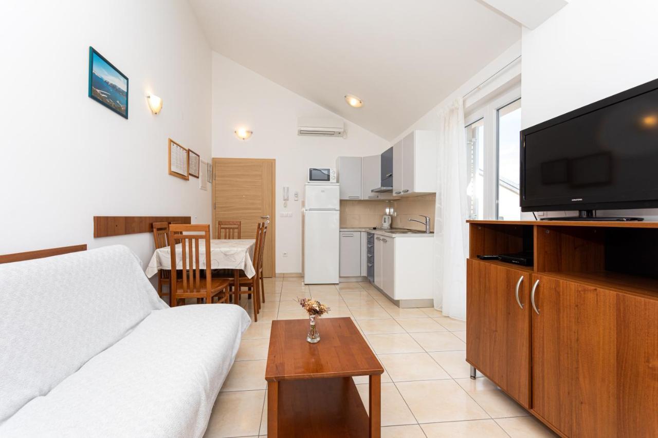 Apartments Crnekovic V Башка Екстер'єр фото