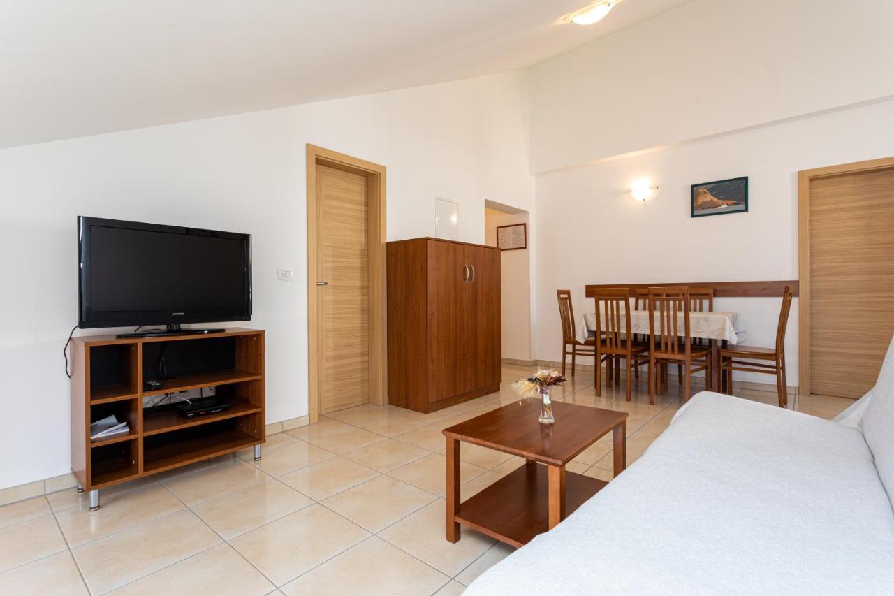 Apartments Crnekovic V Башка Екстер'єр фото