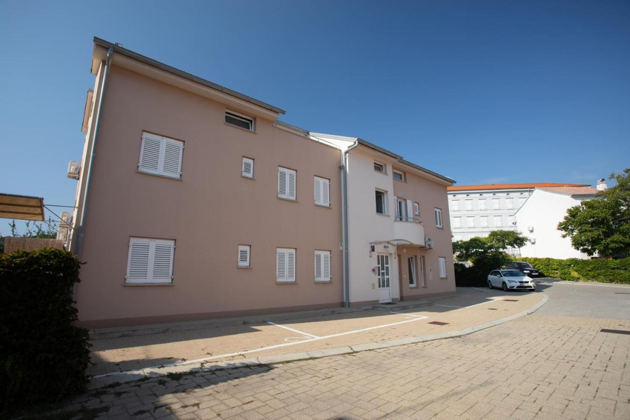 Apartments Crnekovic V Башка Екстер'єр фото