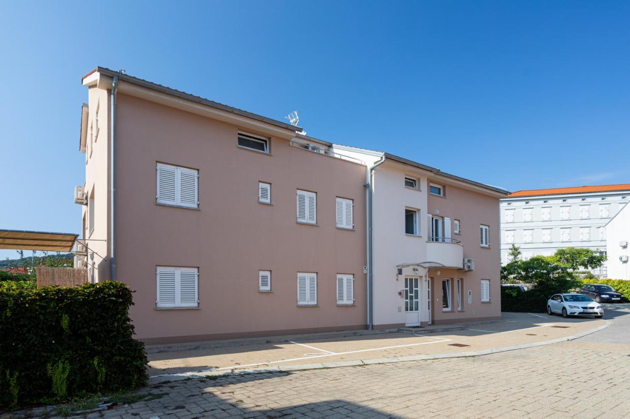 Apartments Crnekovic V Башка Екстер'єр фото