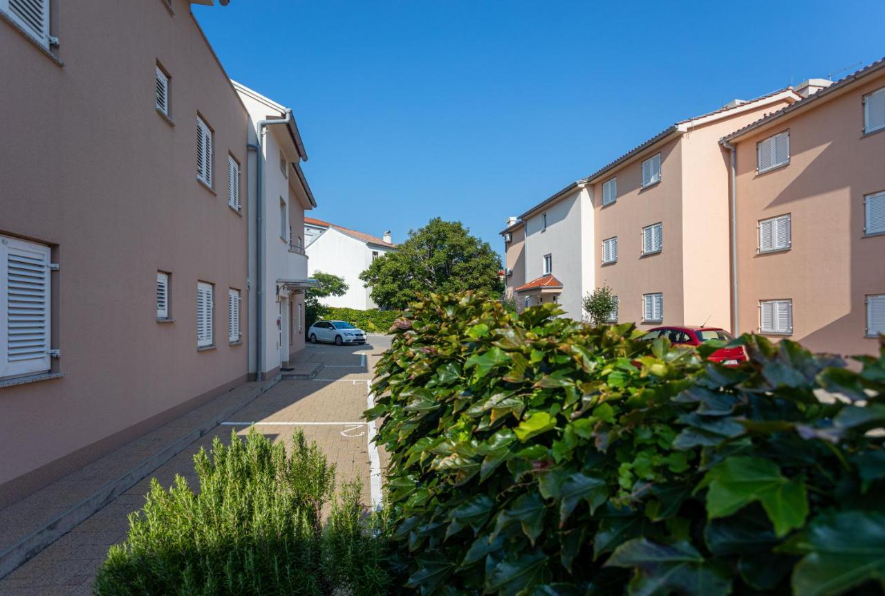 Apartments Crnekovic V Башка Екстер'єр фото